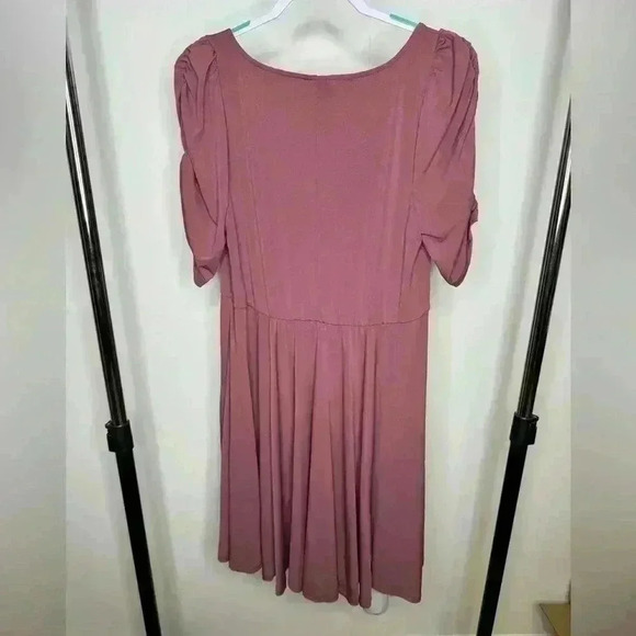 NWT TORRID Light purple Dress with cinched sleeves and V neck front. - Picture 5 of 6